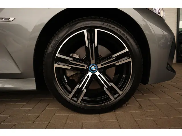 BMW 3 Serie Sedan 330e 2023 Hybride Benzine 6