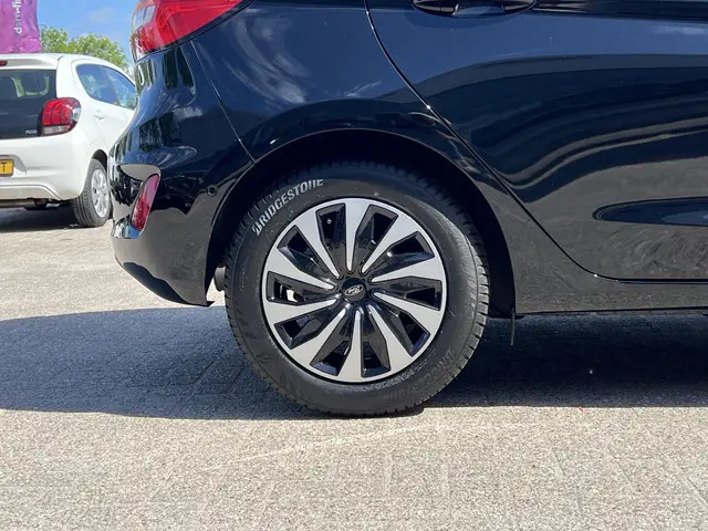 Ford Fiesta 1.0 EcoBoost Hybrid Titanium 2022 Benzine 3