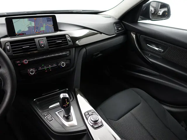 BMW 3 Serie 328i High Executive Aut- 2013 Benzine 8