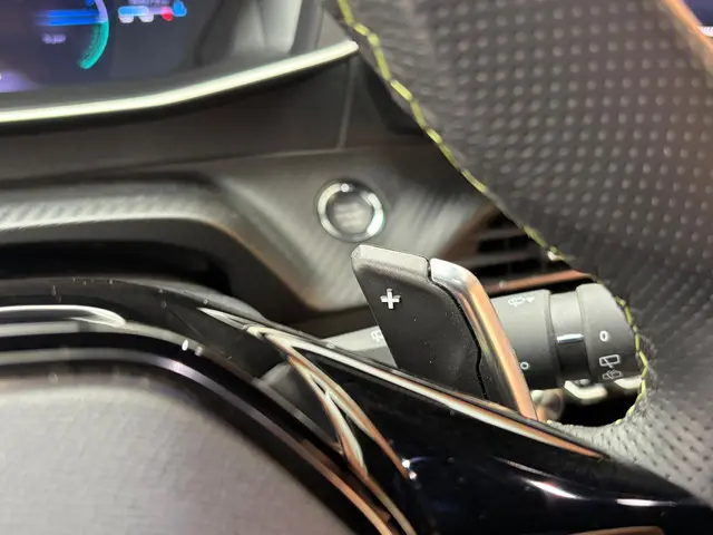 Peugeot 2008 Hybrid 136 GT 2024 Hybride Benzine 27