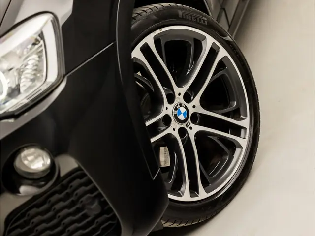 BMW X4 xDrive20i M Sport High Executive 2015 Benzine 17