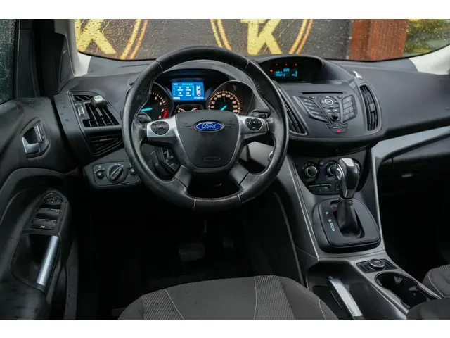 Ford Kuga Ford Kuga 2014 Benzine 4