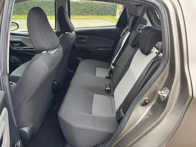 Toyota Yaris 1.0 VVT-i Aspiration 2017 Benzine 11