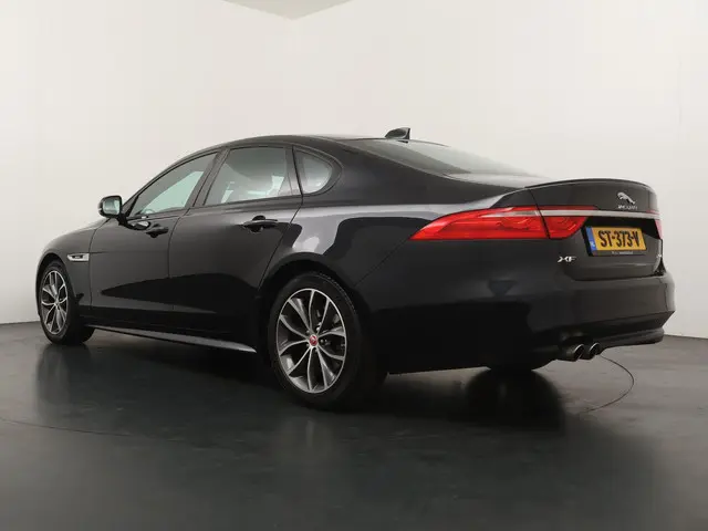Jaguar XF 2.0d Portfolio 2018 Diesel 3