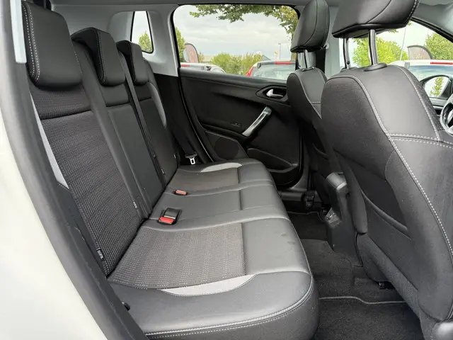 Peugeot 2008 1.2 PureTech Allure 2018 Benzine 11