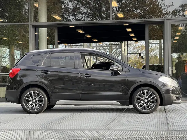 Suzuki S-Cross SX4 1.6 High Executive 2016 Benzine 18