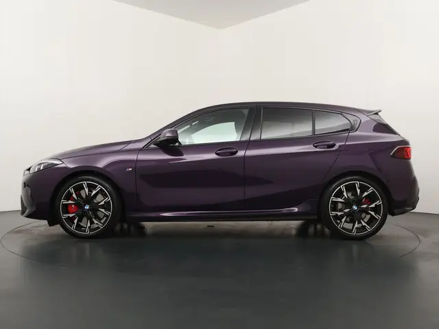 BMW 1 Serie 120 M Sport Design Edition 2025 Benzine 11