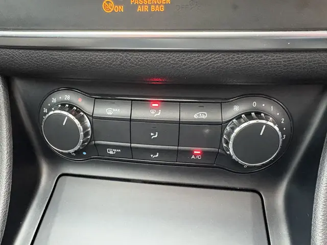 Mercedes-Benz CLA Shooting Brake 2015 Benzine 14