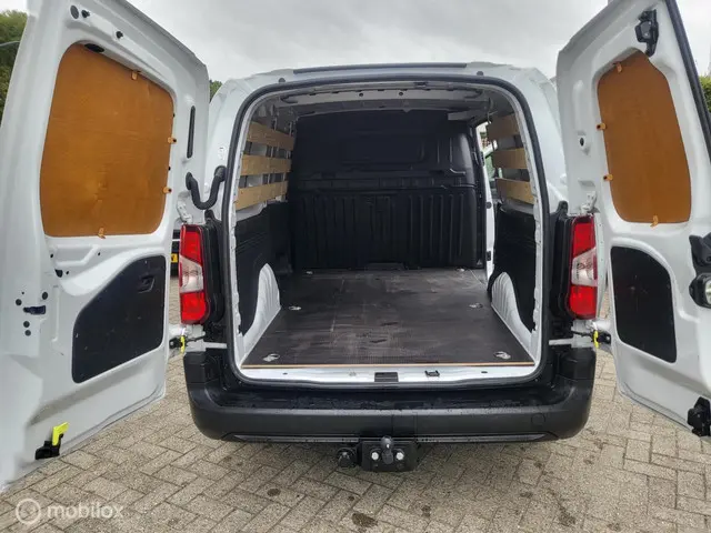 Opel Combo 1.2 PureTech 110 S&S L2 2023 Benzine 3