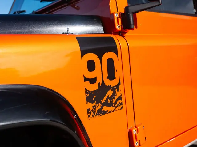 Land Rover Defender 2.2 D SW 90" XTech 2015 Diesel 28