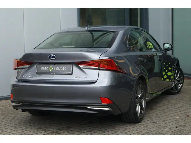 Lexus IS 300h Hybrid Business Line 2017 Hybride Benzine 2