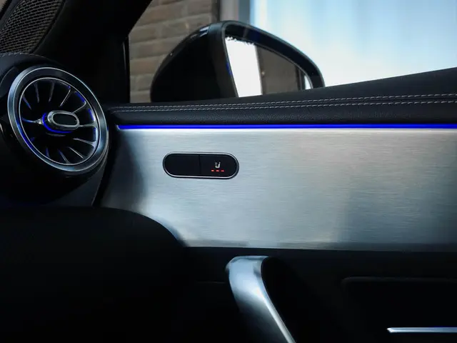 Mercedes-Benz A-Klasse 250e AMG 2020 Hybride Benzine 16