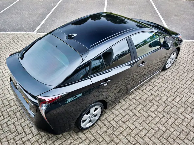 Toyota Prius 1.8 First Edition 2017 Hybride Benzine 4
