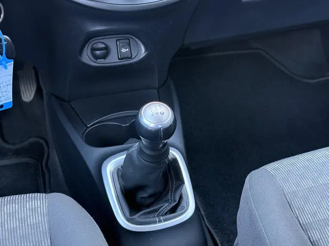 Toyota Yaris 1.0 VVT-i Aspiration 2016 Benzine 23