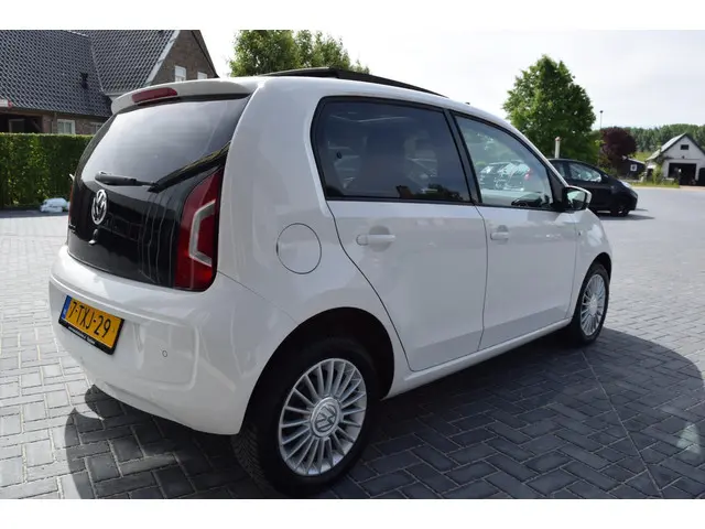 Volkswagen up! 3