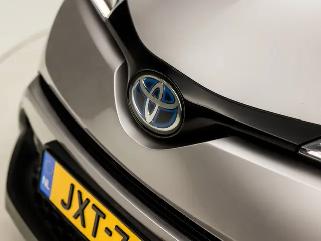 Toyota C-HR 1.8 Hybrid Sport 2018 Hybride Benzine 34