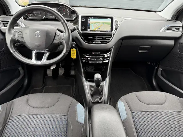 Peugeot 208 1.2 PureTech Allure 2015 Benzine 8