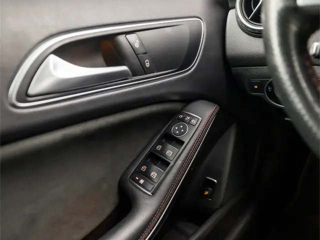 Mercedes-Benz GLA 200 AMG Sport 2015 Benzine 22