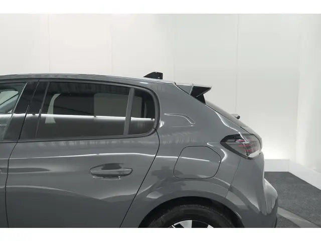 Peugeot 208 PureTech 100 Allure 2024 Benzine 23