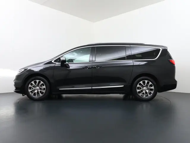 Chrysler Pacifica 3.6 V6 Hybrid 2023 Benzine 4