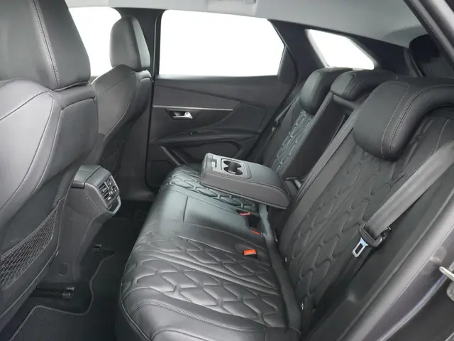 Peugeot 3008 1.6 HYbrid 225 Allure 2021 Benzine 21