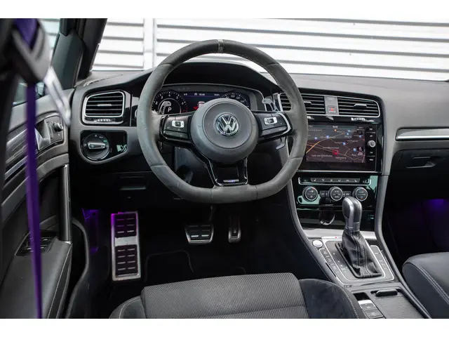 Volkswagen Golf 2.0 TSI 4Motion R 2017 Benzine 10