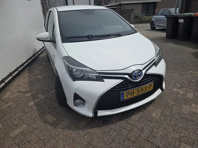 Toyota Yaris 1.5 Hybrid Dynamic 2015 Hybride Benzine 24