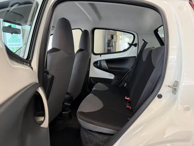 Peugeot 107 1.0 Urban Light Accent 2014 Benzine 13