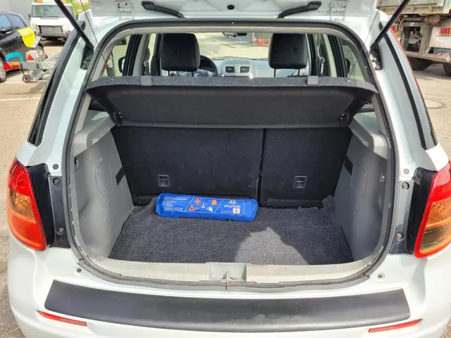 Suzuki SX4 1.6 Executive 2013 Benzine 9
