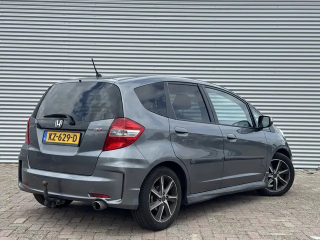 Honda Jazz 1.4 Elegance 2013 Benzine 2