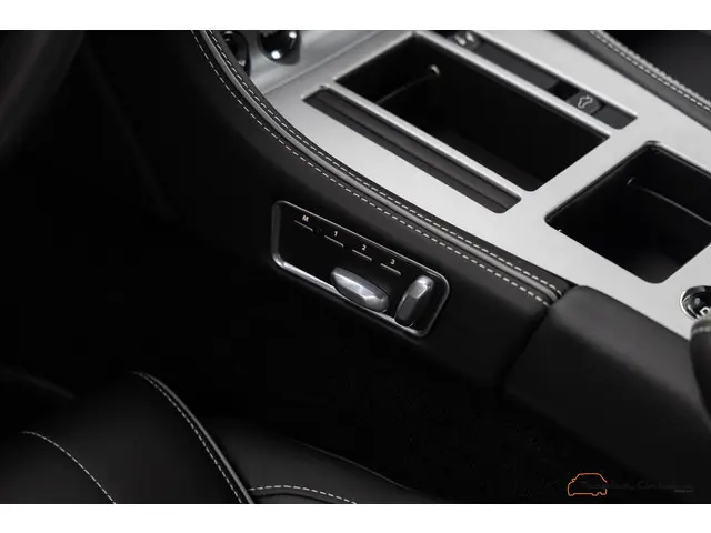 Aston Martin V12 Virage 6.0 V12 2012 Benzine 38
