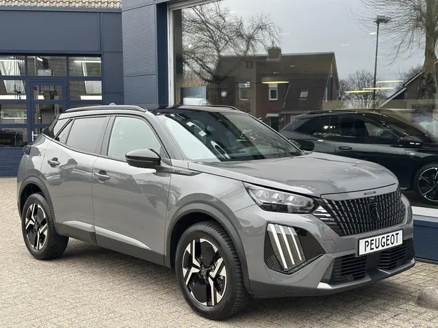 Peugeot 2008 1.2 Hybrid 145 PK GT 2025 Hybride Benzine 6