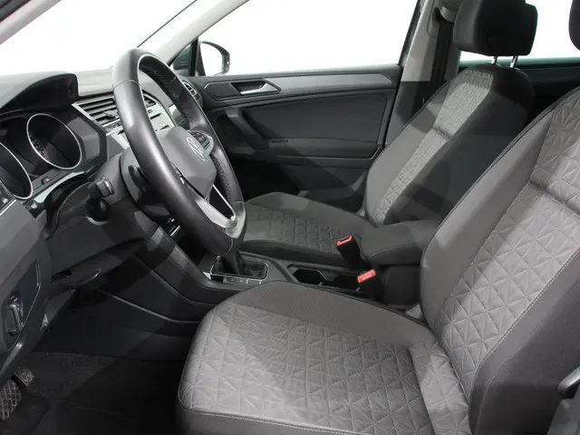 Volkswagen Tiguan 1.5 TSI DSG 150pk Life 2021 Benzine 29