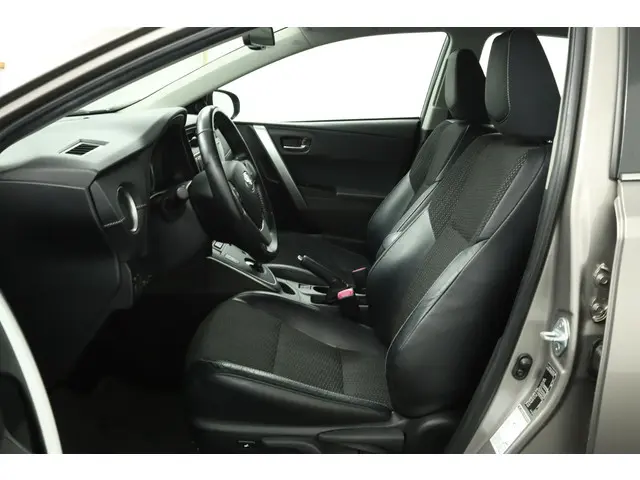 Toyota Auris 1.8 Hybrid Executive 2013 Hybride Benzine 17