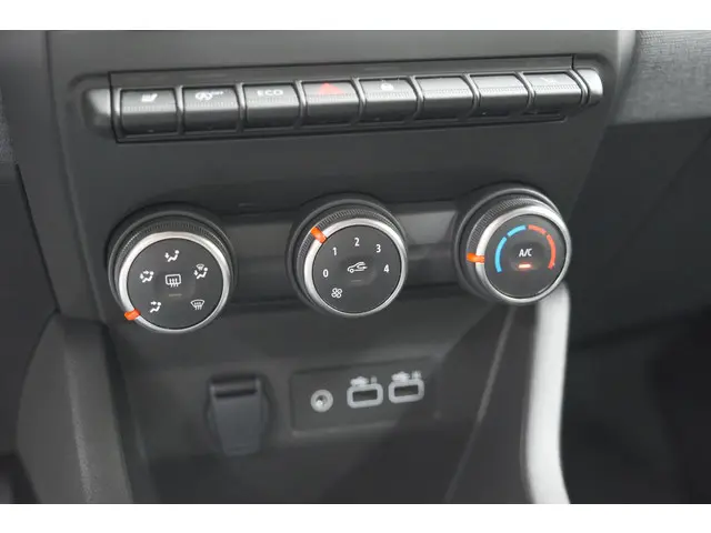 Renault Clio TCe 90 Evolution 2024 Benzine 49
