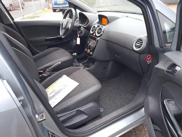 Opel Corsa 1.4-16V BlitZ 2014 Benzine 12