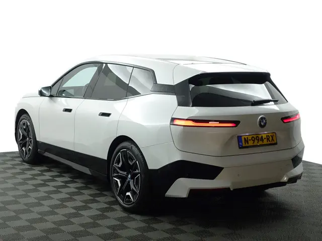 BMW iX xDrive40 M Gold Edition 77 kWh- 2021 Elektrisch 6