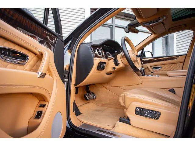 Bentley Bentayga 6.0 W12 black on black 2016 Benzine 11