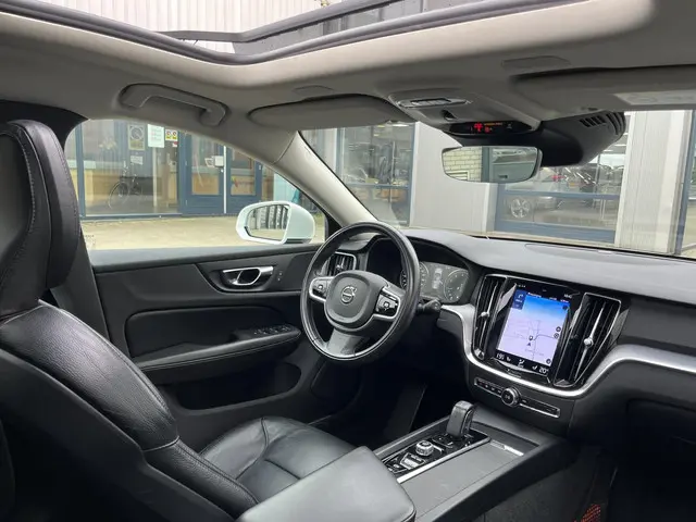 Volvo V60 2.0 B3 Business Pro 2020 Benzine 4