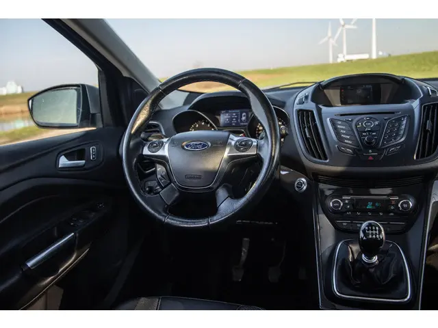 Ford Kuga 1.6 Titanium 2013 Benzine 18