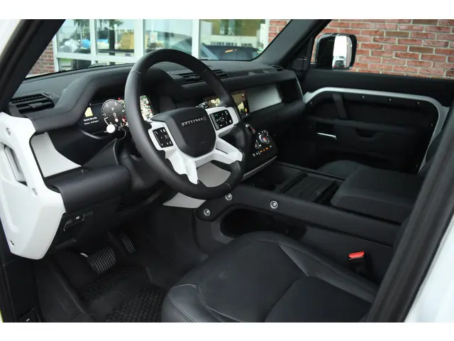 Land Rover Defender 110 3.0 D250 2023 Diesel 60