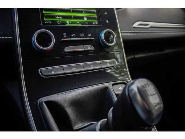 Renault Scénic TCe 130 Bose 2017 Benzine 35