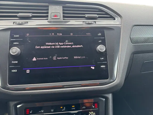 Volkswagen Tiguan 1.5 TSI R-Line Business+ 2022 Benzine 8