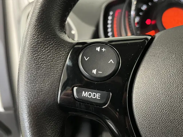 Toyota Aygo 1.0 VVT-i x-play 2022 Benzine 26