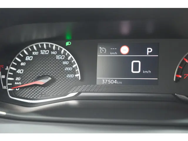 Peugeot 2008 PureTech 130 EAT8 Allure 2023 Benzine 47