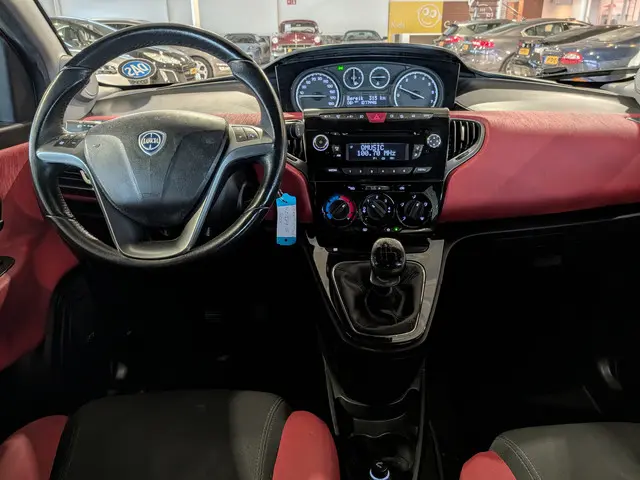 Lancia Ypsilon 1.2 Platinum 2013 Benzine 9