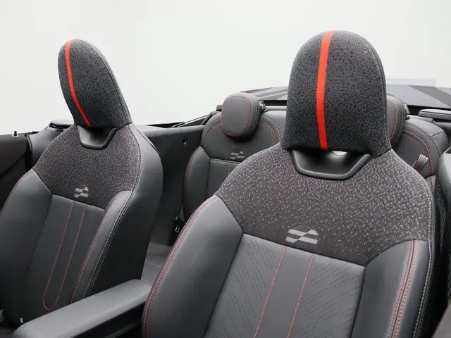 MINI Cooper Cabrio John Works 2025 Benzine 17