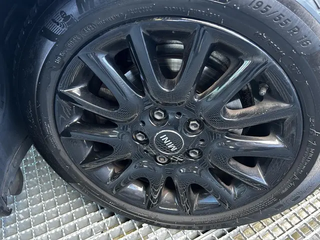 MINI Cooper Mini 1.5 First Born Edition 2014 Benzine 4