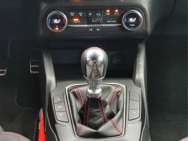Ford Focus 1.0 EcoBoost ST Line Business 2020 Benzine 16