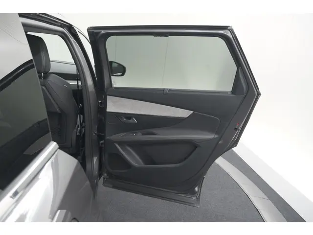 Peugeot 5008 PureTech 130 EAT8 GT 2023 Benzine 61